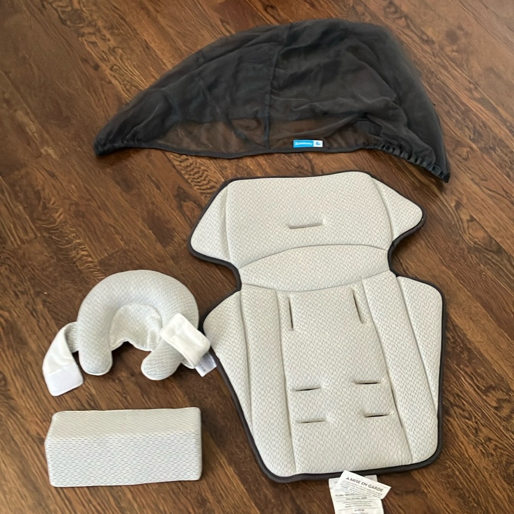 Uppa baby infant Insert, rain shield for stroller and bug nets (2)